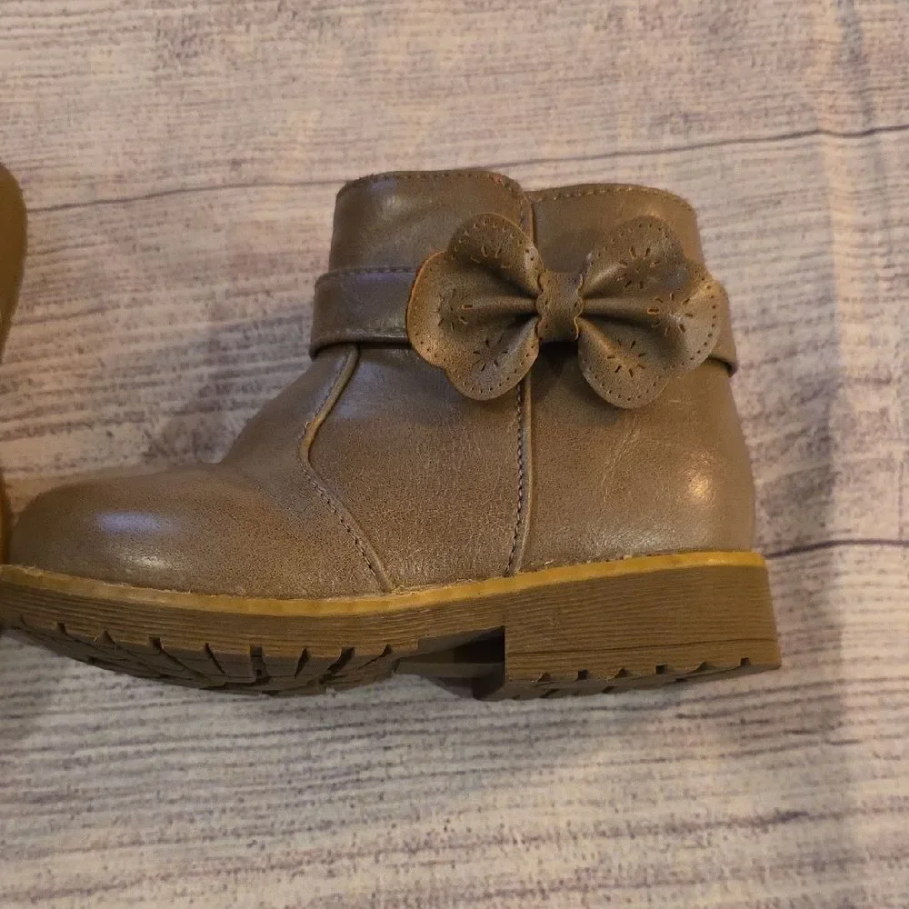 Gray Ankle Boots with Side Zipper and Buckle